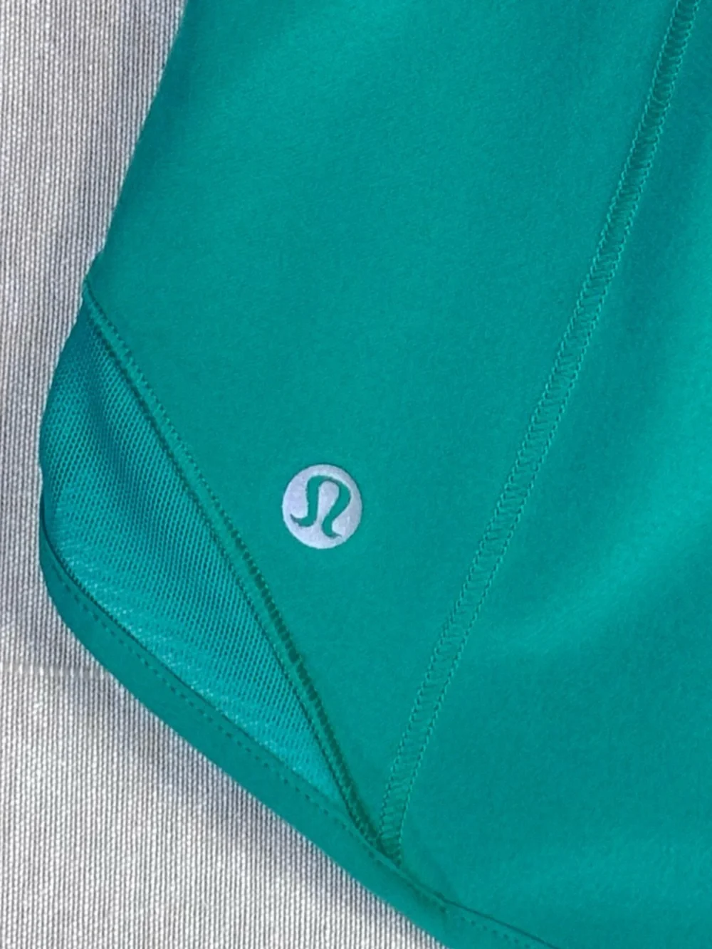 Lululemon Emerald Teal Run Shorts Size 6 Athletic Lightweight Activewear